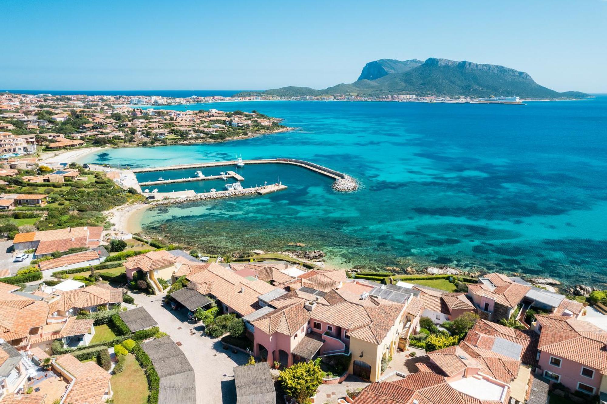 S'Abba Seafront Apartments - Your House In Sardinia Golfo Aranci Bagian luar foto