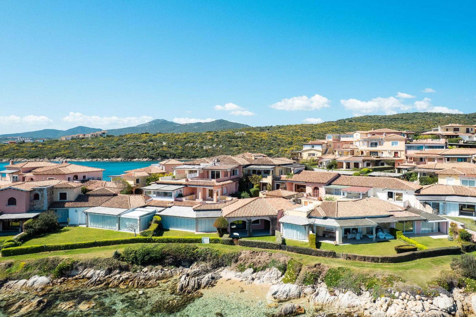 S'Abba Seafront Apartments - Your House In Sardinia Golfo Aranci Bagian luar foto